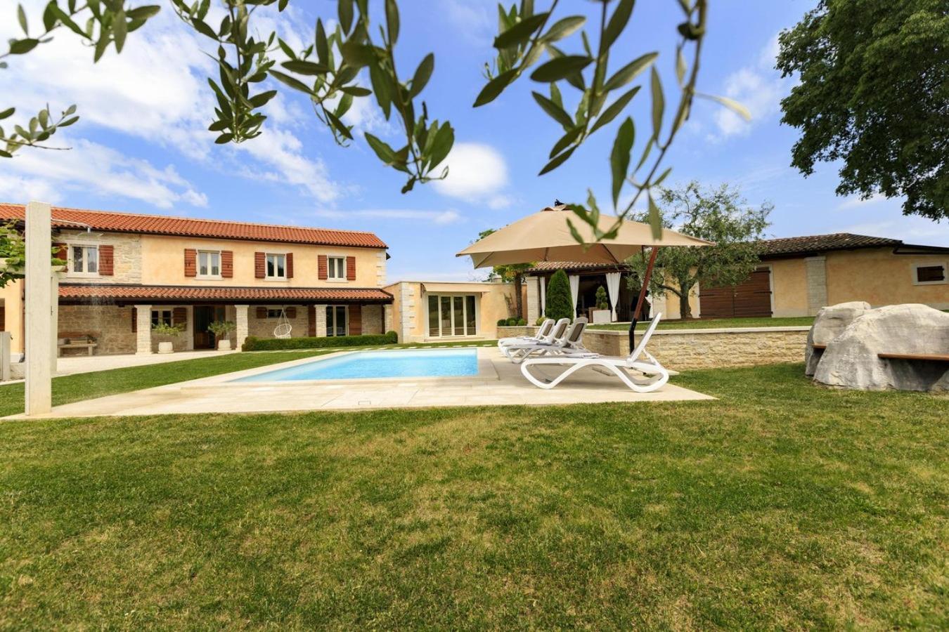 Villa Viscum In Central Istria For 8 Persons With Large Garden - Pet Friendly Pazin Exterior photo