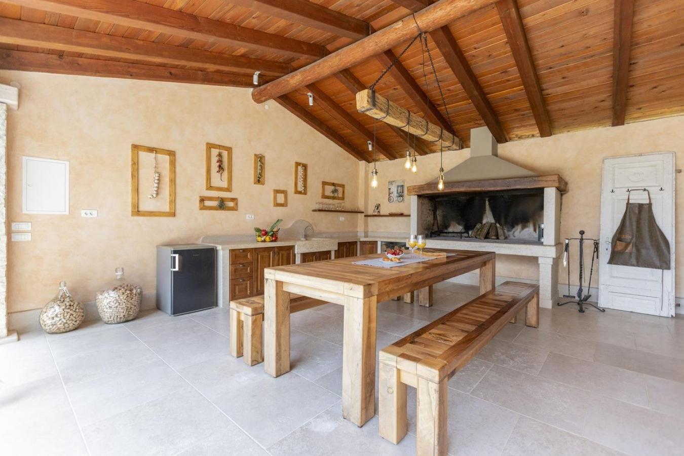 Villa Viscum In Central Istria For 8 Persons With Large Garden - Pet Friendly Pazin Exterior photo