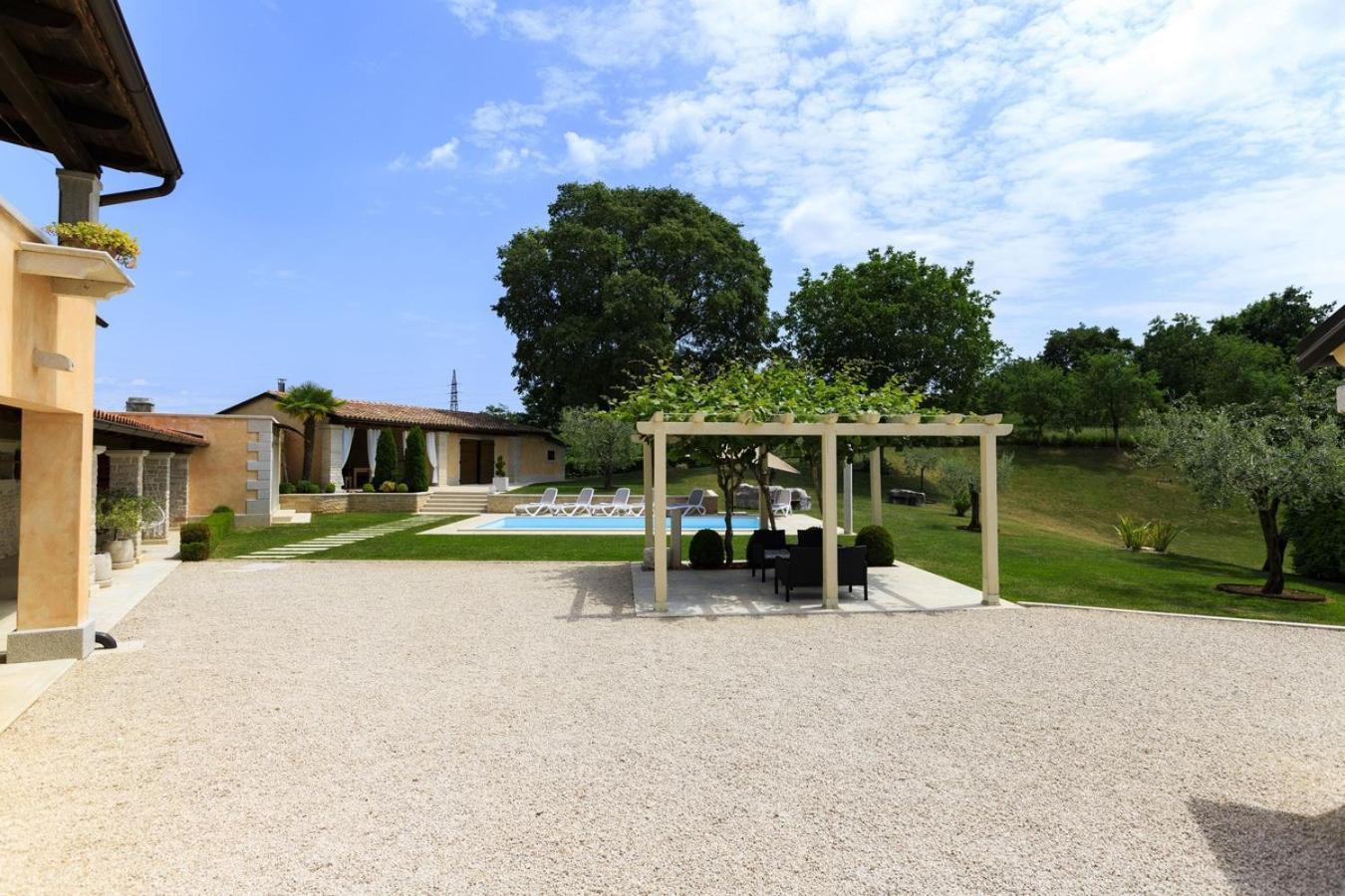 Villa Viscum In Central Istria For 8 Persons With Large Garden - Pet Friendly Pazin Exterior photo