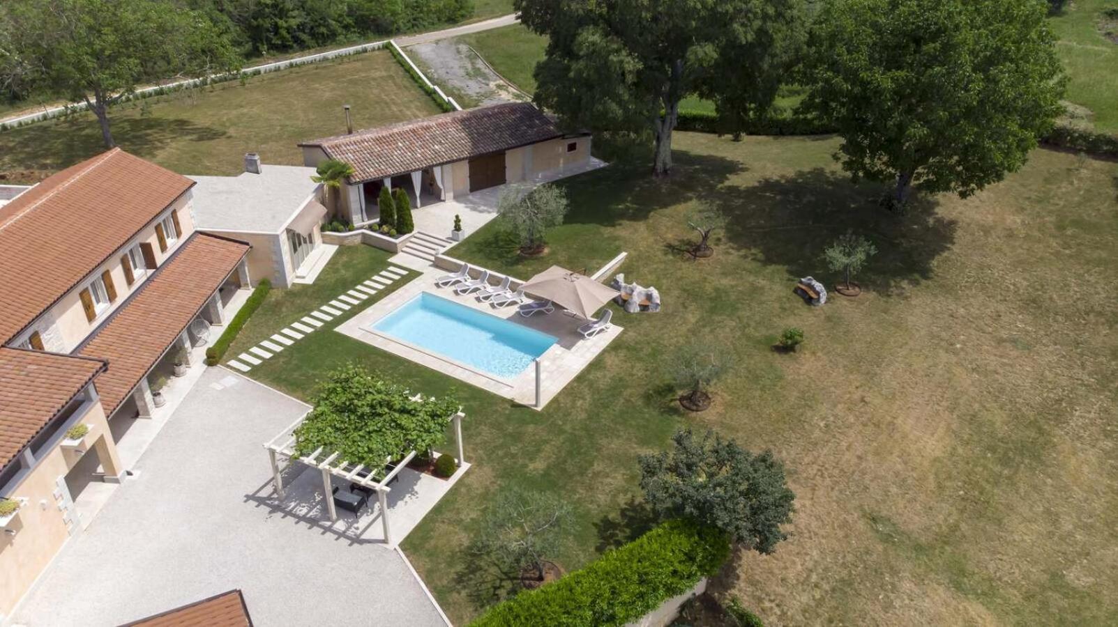 Villa Viscum In Central Istria For 8 Persons With Large Garden - Pet Friendly Pazin Exterior photo