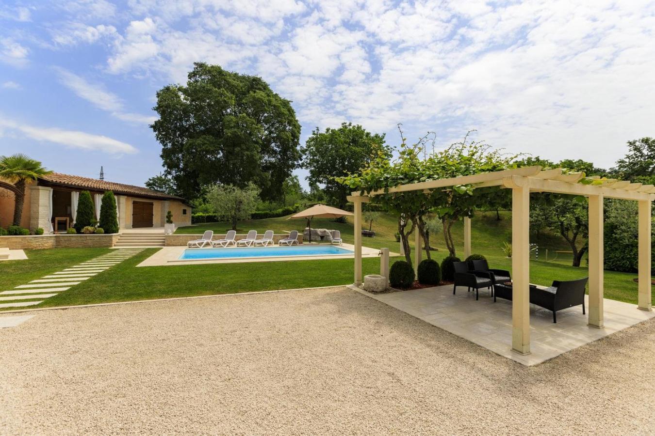 Villa Viscum In Central Istria For 8 Persons With Large Garden - Pet Friendly Pazin Exterior photo