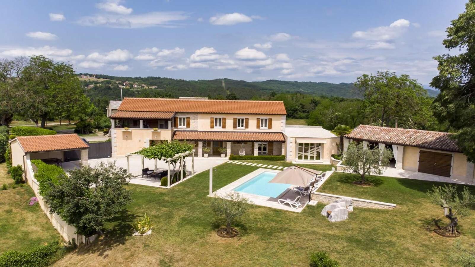 Villa Viscum In Central Istria For 8 Persons With Large Garden - Pet Friendly Pazin Exterior photo