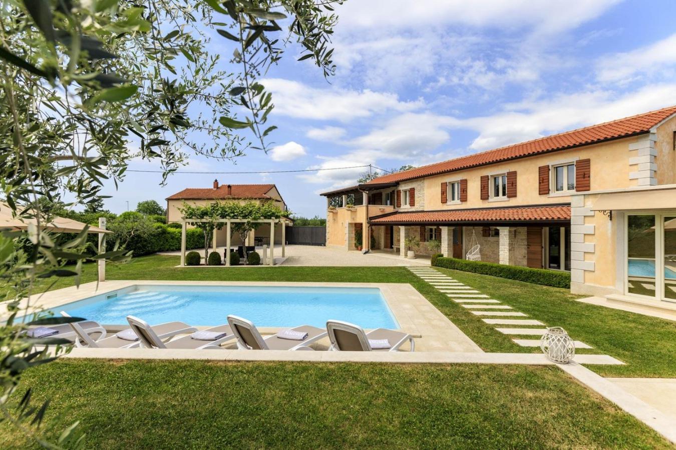 Villa Viscum In Central Istria For 8 Persons With Large Garden - Pet Friendly Pazin Exterior photo